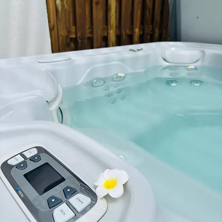 Prestigelodgesfontainebleau, Maison Polynésienne&jacuzzi Privé Hébergement de vacances Pamfou