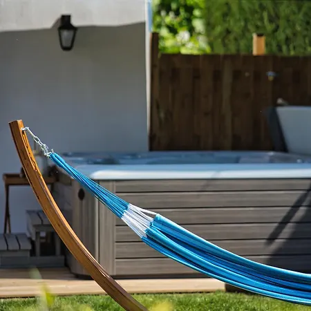 Prestigelodgesfontainebleau, Maison Polynésienne&jacuzzi Privé * Pamfou