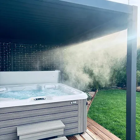 Prestigelodgesfontainebleau, Maison Polynésienne&jacuzzi Privé *