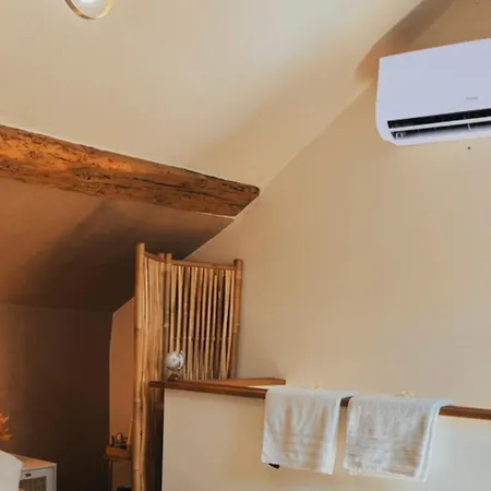 Fare Vahine, Maison Tahitienne Avec Jacuzzi Prive - Prestigelodgesfontainebleau