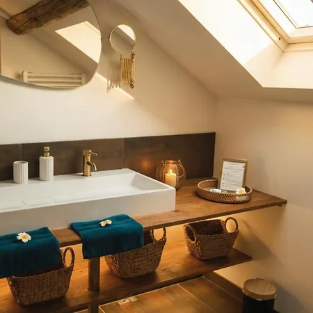 Fare Vahine, Maison Tahitienne Avec Jacuzzi Prive - Prestigelodgesfontainebleau Pamfou