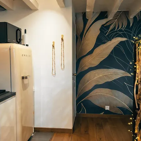 Vakantiehuis Fare Vahine, Maison Tahitienne Avec Jacuzzi Prive - Prestigelodgesfontainebleau *