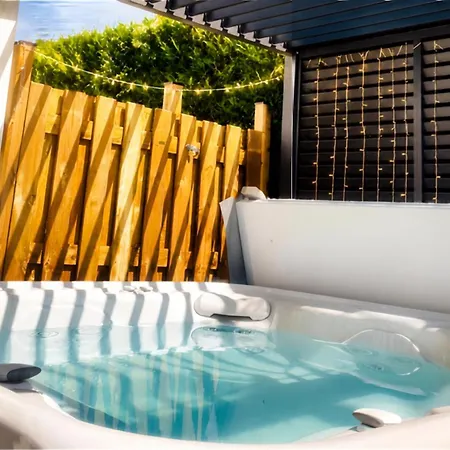 Fare Vahine, Maison Tahitienne Avec Jacuzzi Prive - Prestigelodgesfontainebleau Vakantiehuis Pamfou